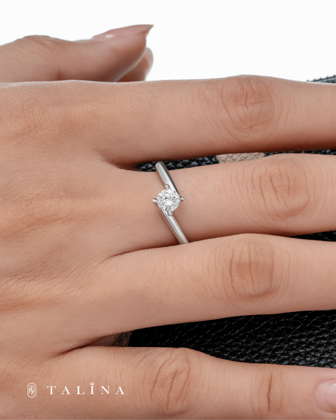 0.4ct Round Natural Diamond Curvy Ring
